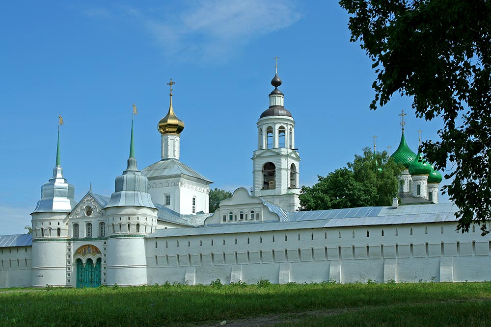 Ярославль 2 города. Свято-Введенский Толгский монастырь Тучков. Толгский монастырь архитектура. Центр белокаменного Ярославля. Ярославль Белокаменный.